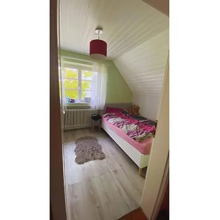 Charmantes Wohnhaus Mit Garten